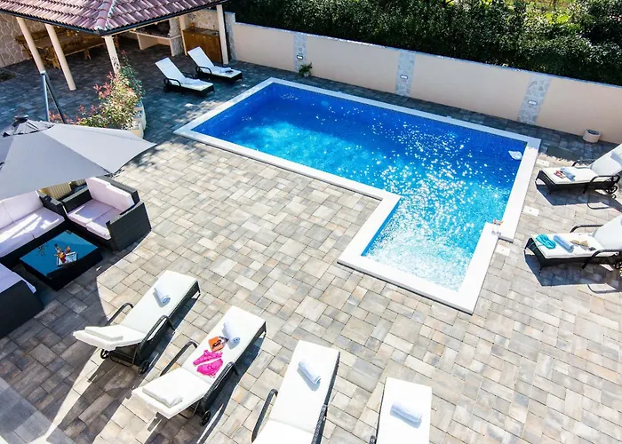 Hébergement de vacances Lolita With Pool Bibinje