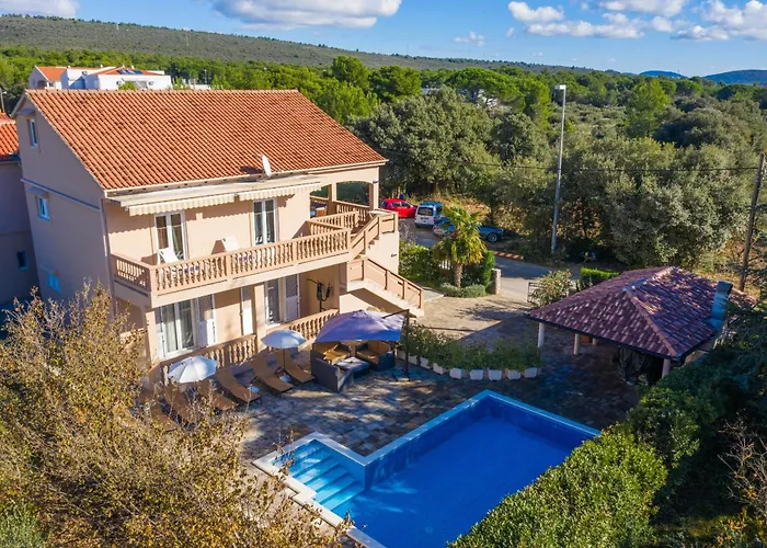 Lolita With Pool * ביבינייה